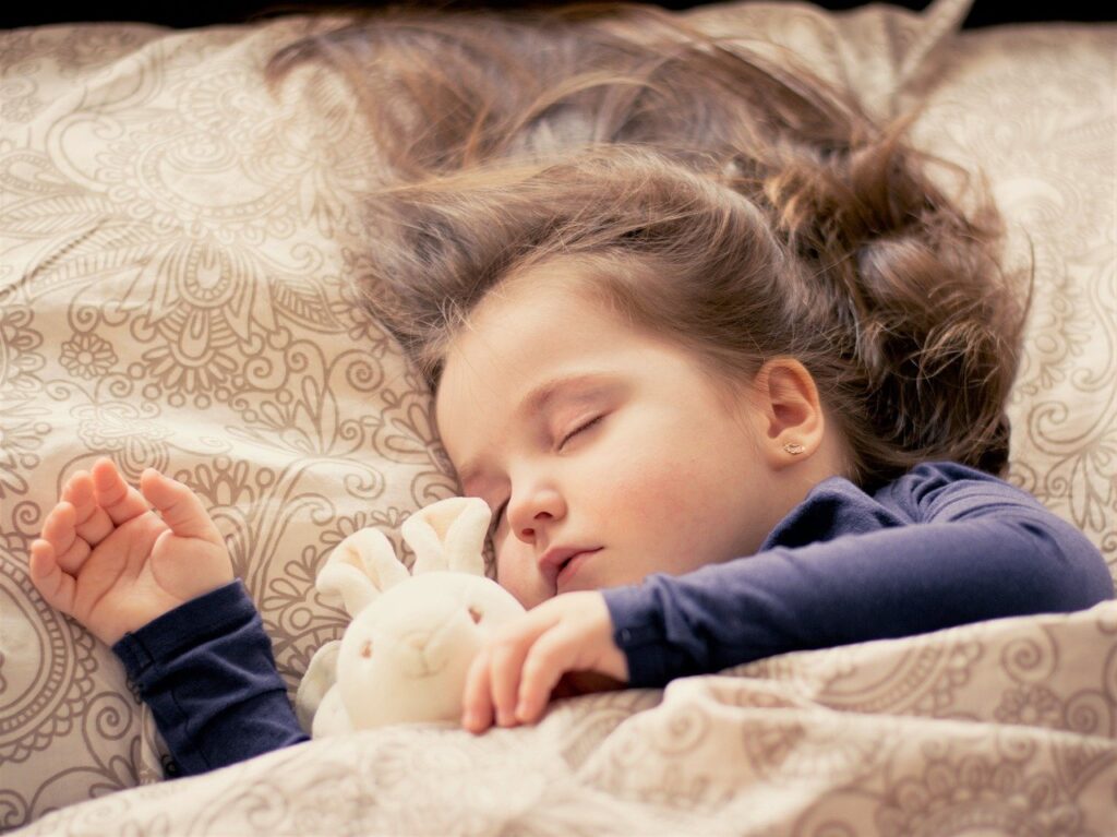 Loeng: “Puhanud põnnid – rahuliku uneaja ja tervisliku une loomine väikelastel ja mudilastel”